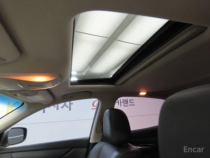 Infiniti M