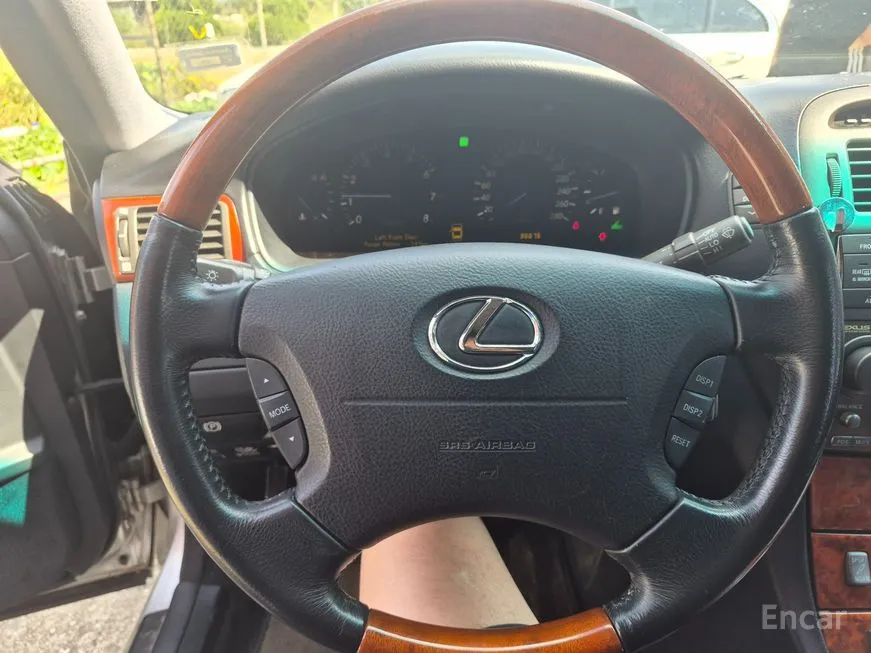 Lexus LS