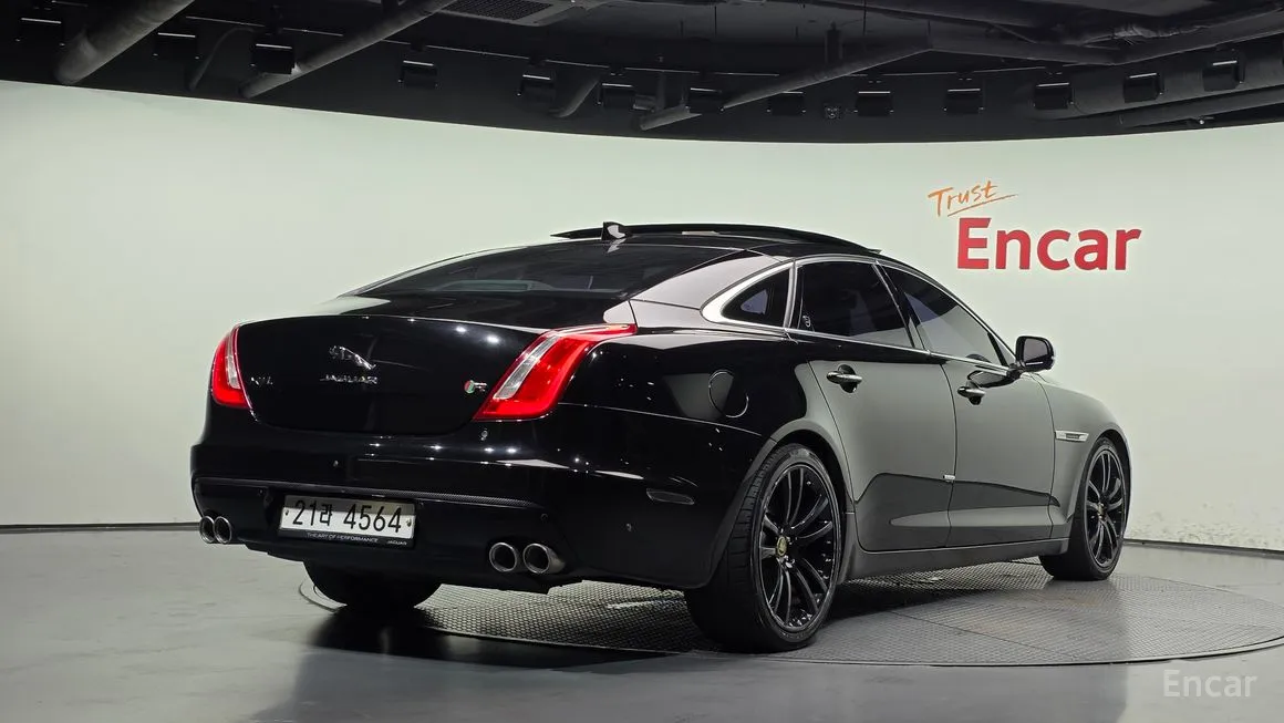 Jaguar XJ