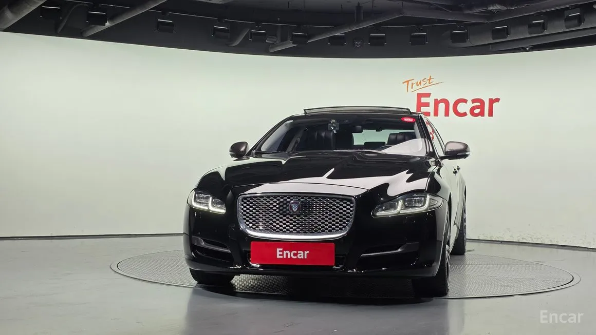 Jaguar XJ