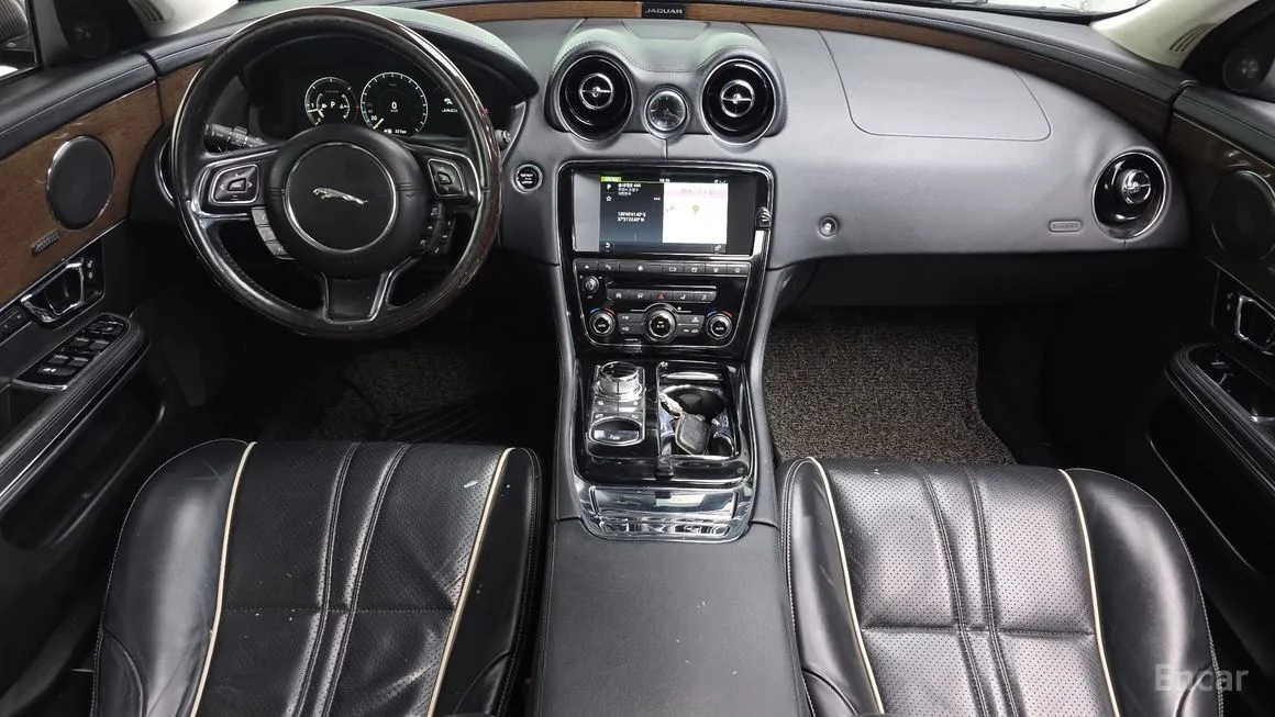 Jaguar XJ