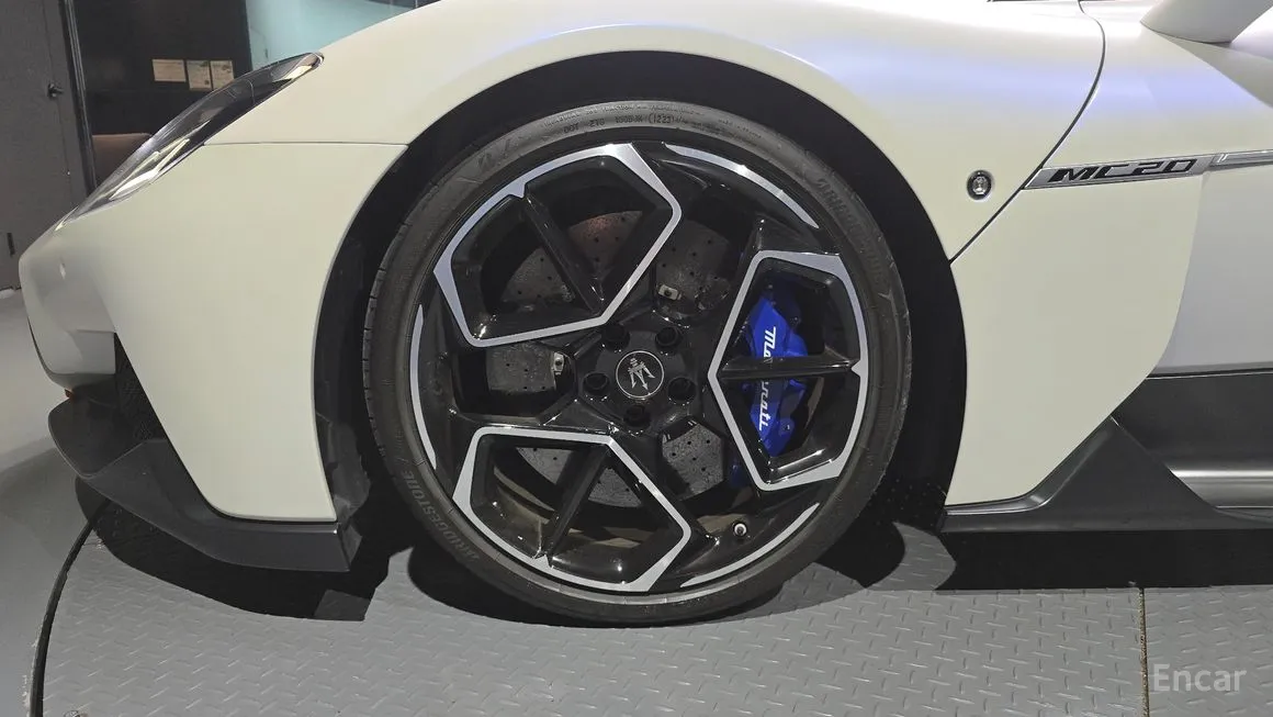 Maserati MC20