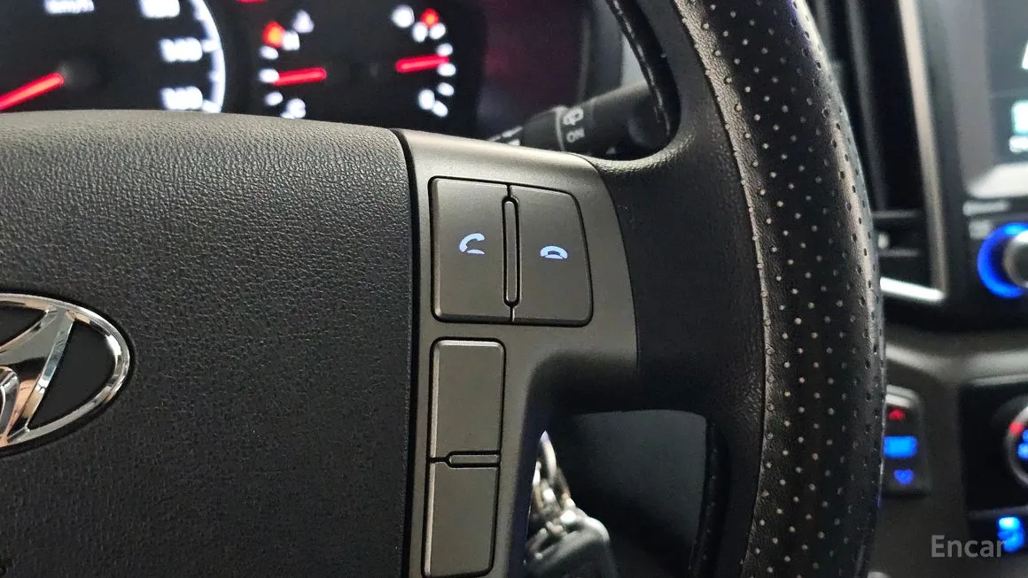 Hyundai Starex