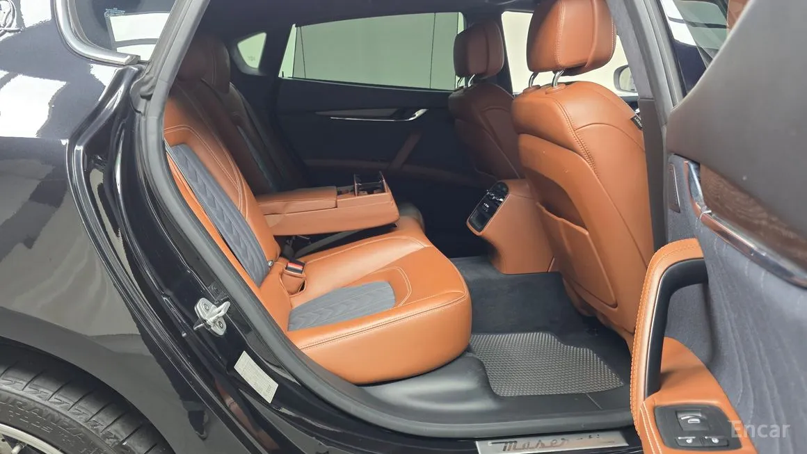 Maserati Quattroporte