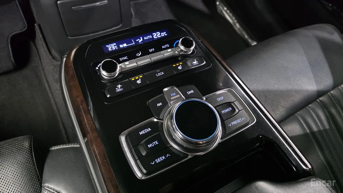 Genesis EQ900
