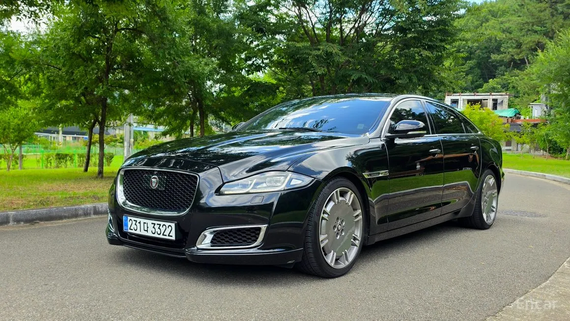 Jaguar XJ