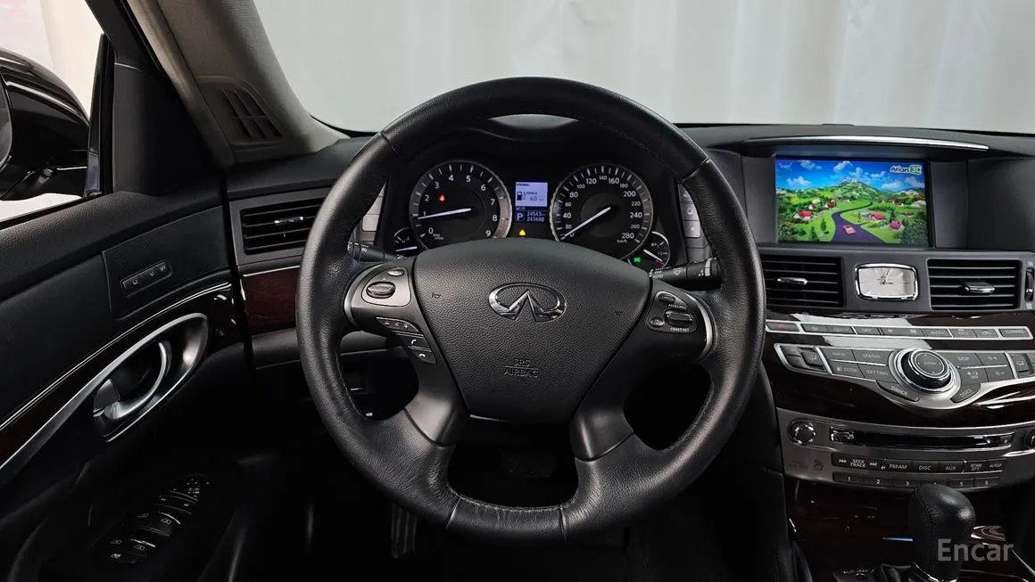 Infiniti Q70