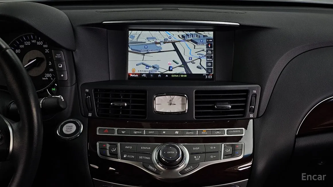 Infiniti Q70