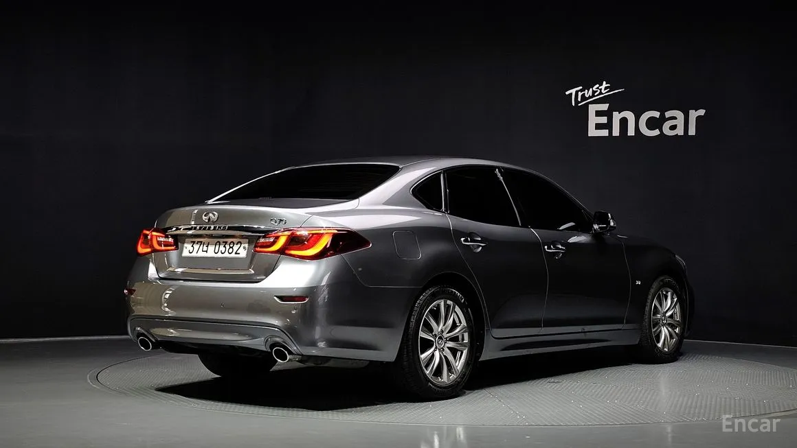 Infiniti Q70