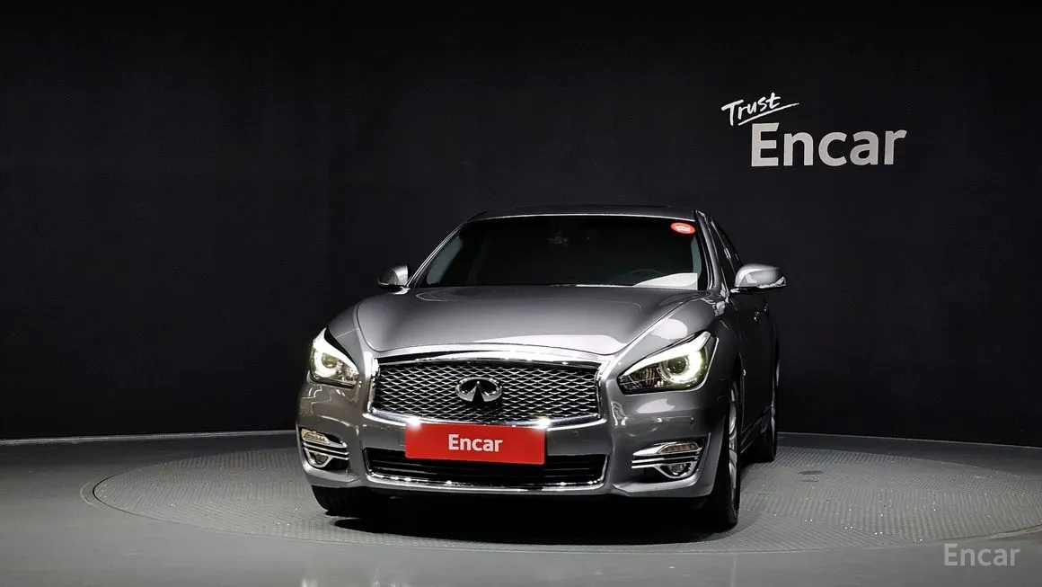Infiniti Q70