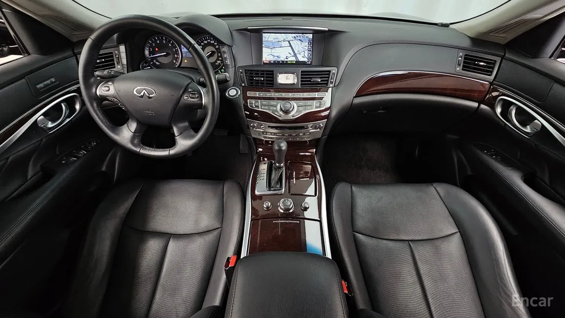 Infiniti Q70