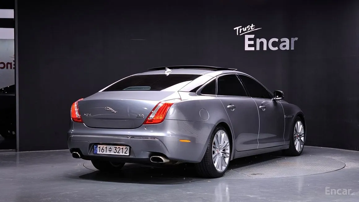 Jaguar XJ