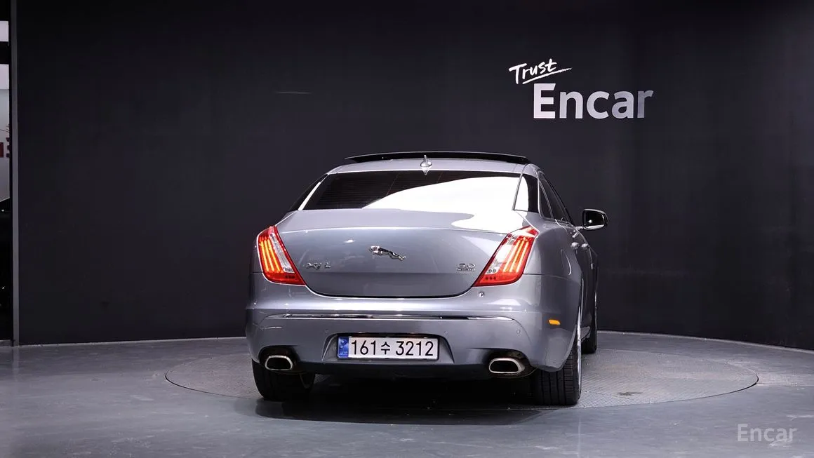 Jaguar XJ