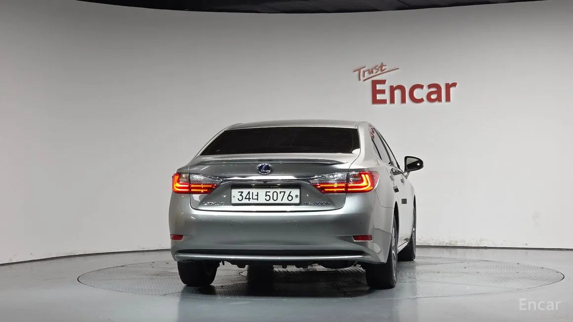 Lexus ES