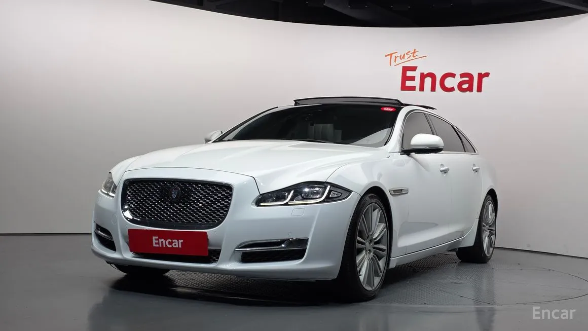 Jaguar XJ