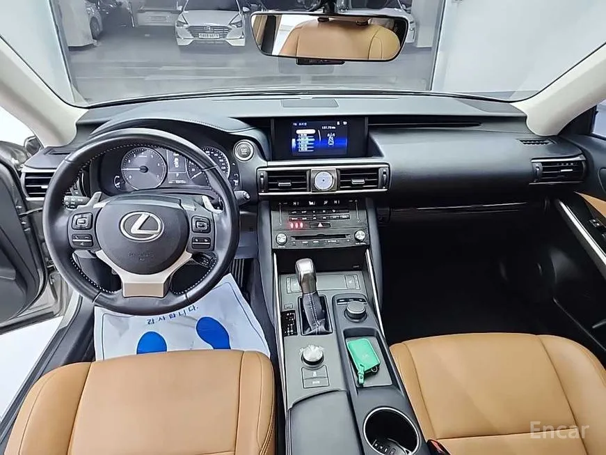 Lexus IS