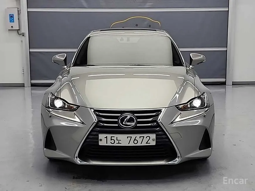 Lexus IS