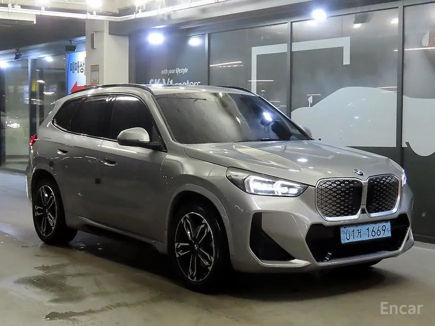 BMW iX1