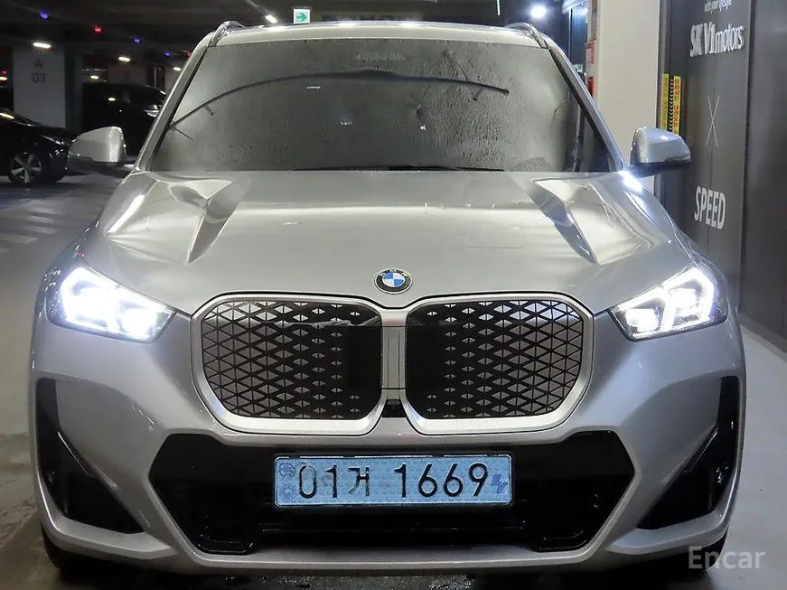 BMW iX1