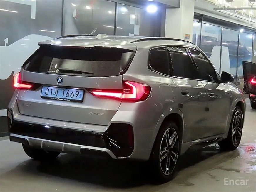 BMW iX1
