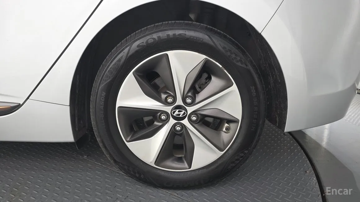 Hyundai Ioniq