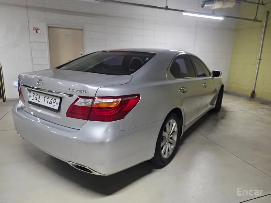 Lexus LS