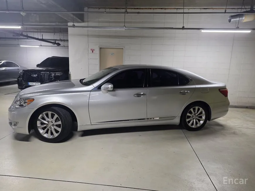 Lexus LS