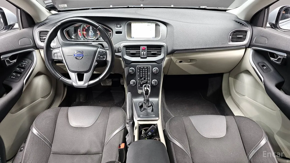 Volvo V40