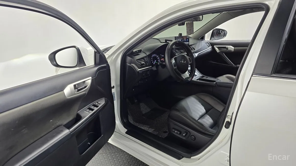Lexus CT200h
