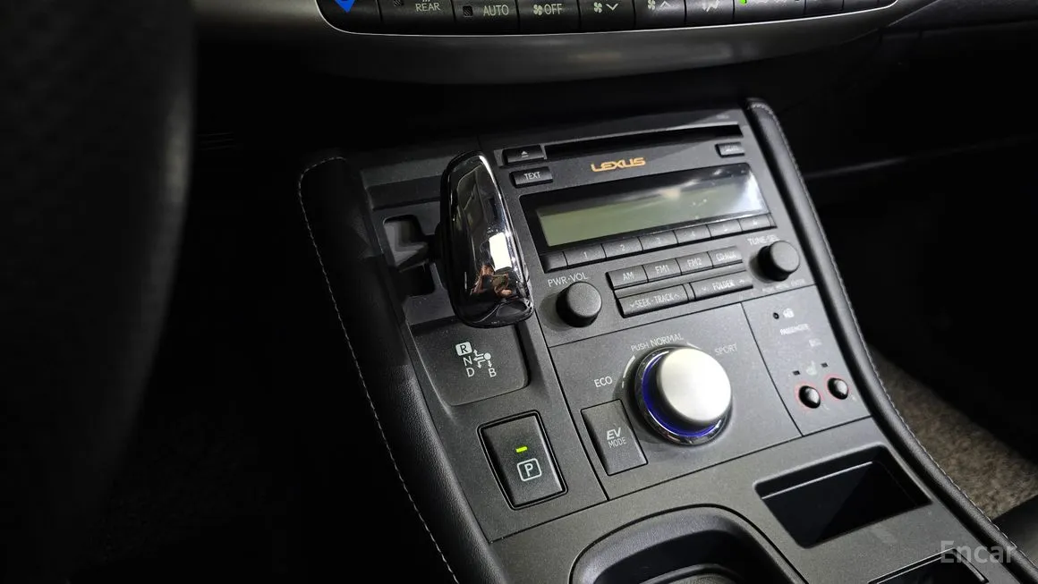 Lexus CT200h