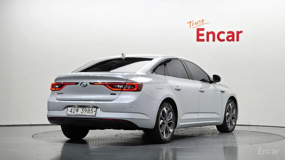 Renault SM6