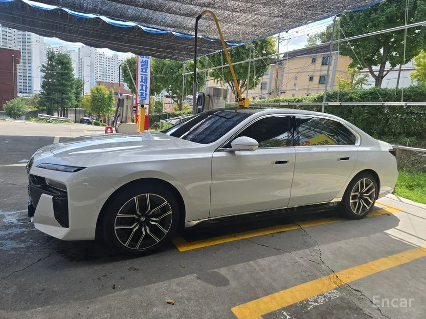 BMW i7