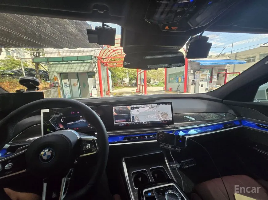 BMW i7