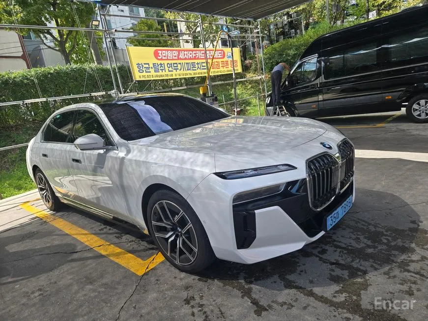 BMW i7