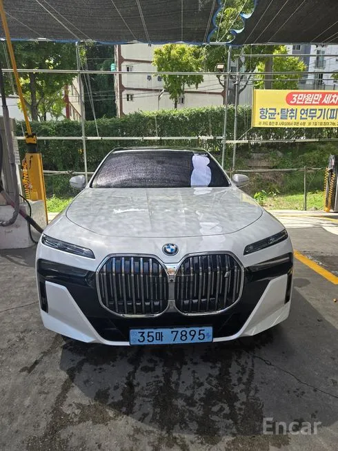 BMW i7