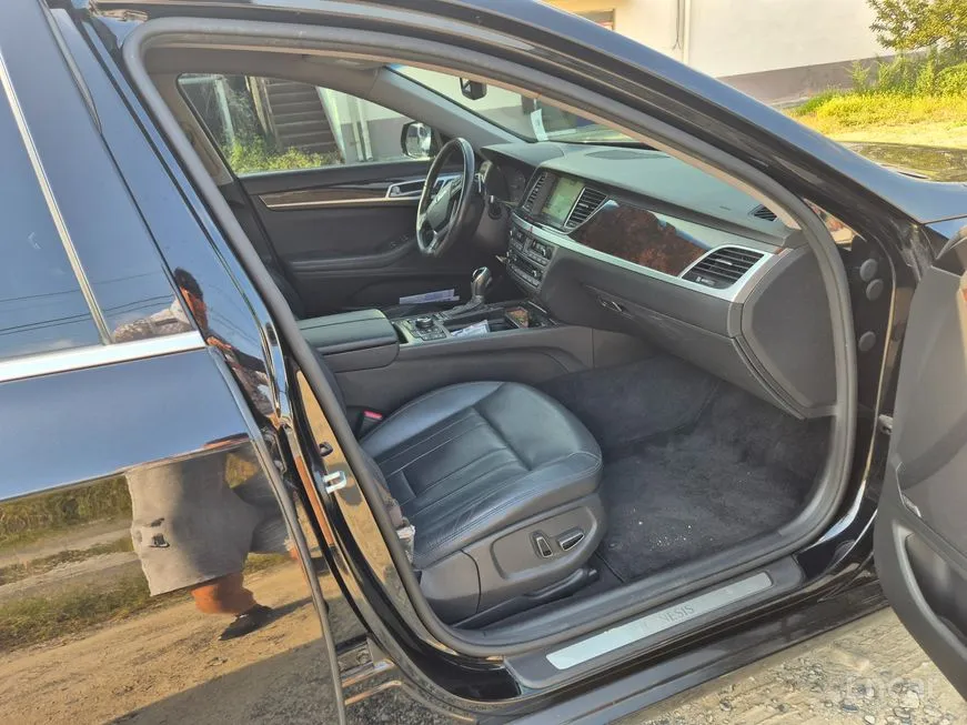 Hyundai Genesis