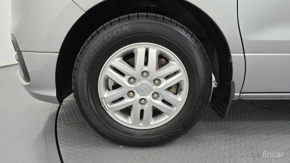 Hyundai Starex
