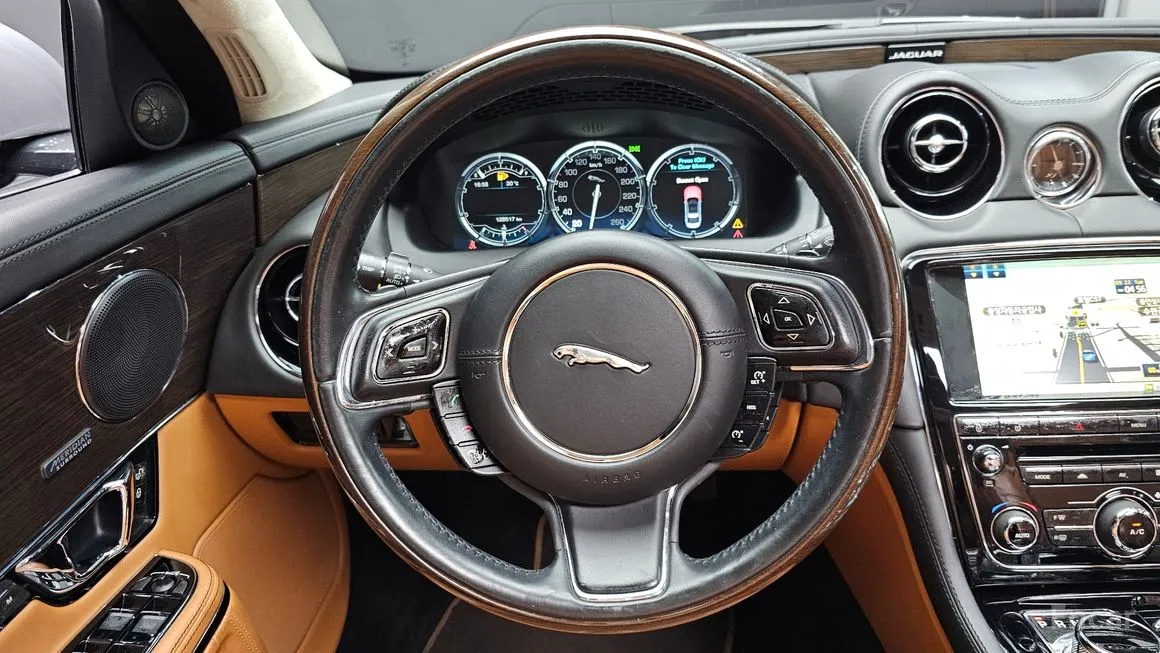 Jaguar XJ