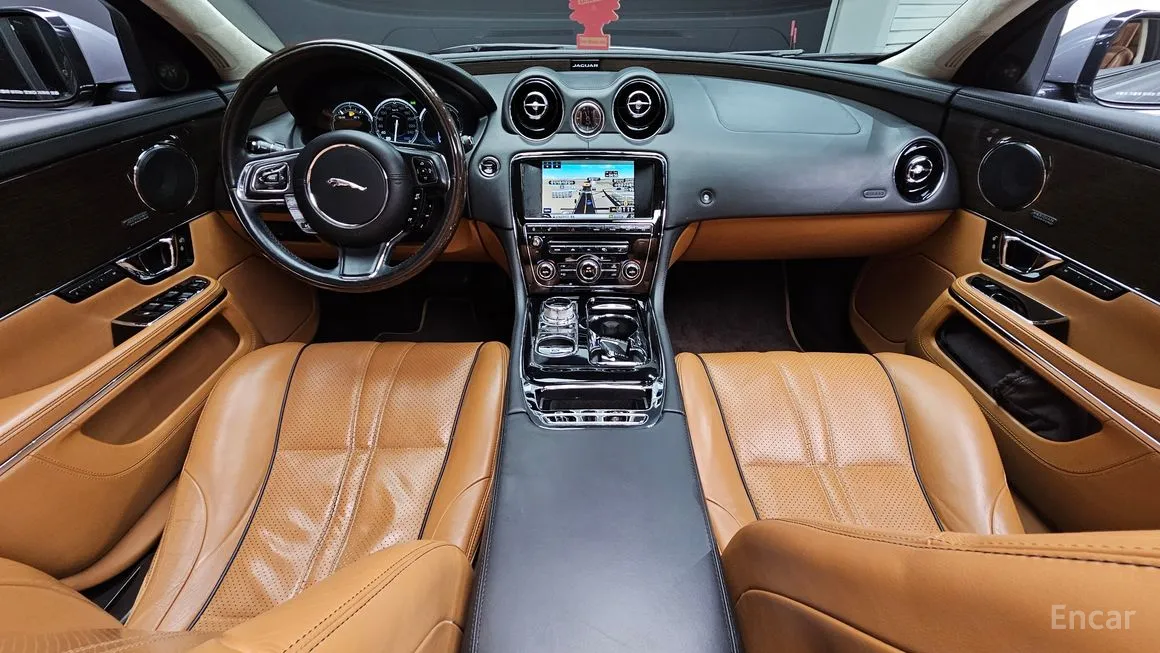 Jaguar XJ
