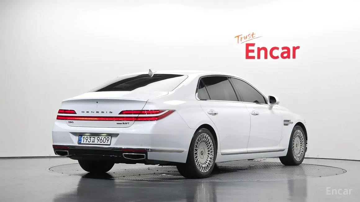 Genesis G90