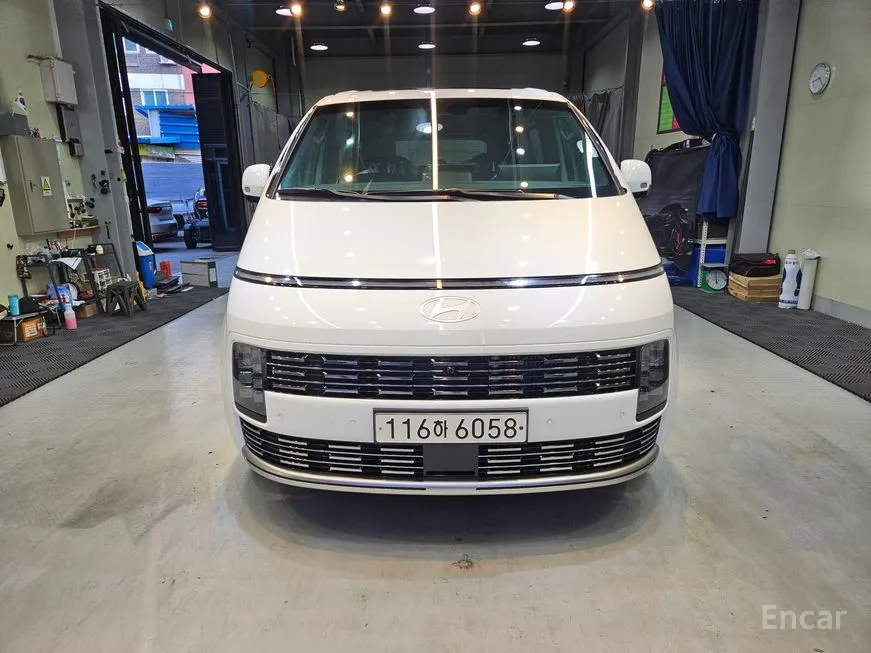 Hyundai Staria
