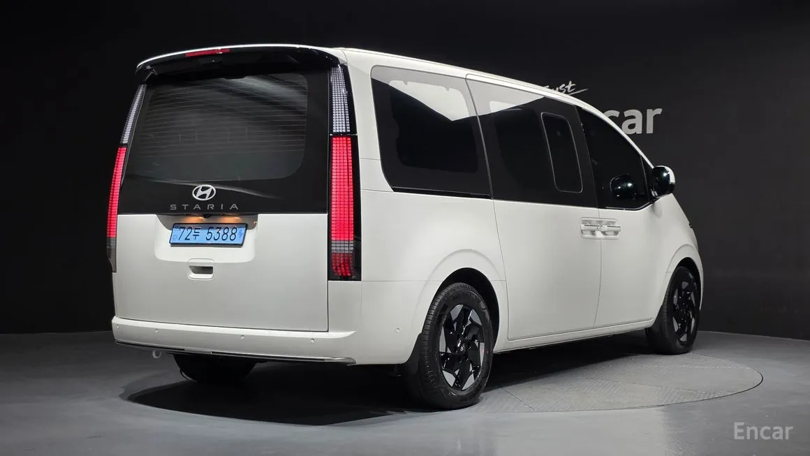 Hyundai Staria