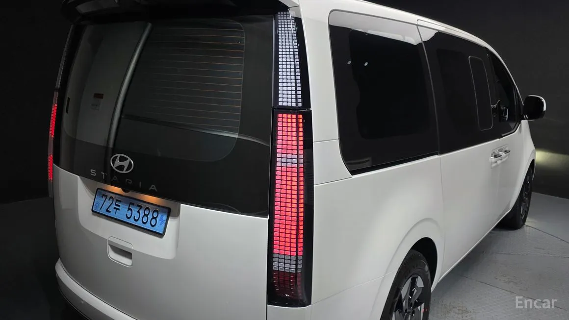 Hyundai Staria