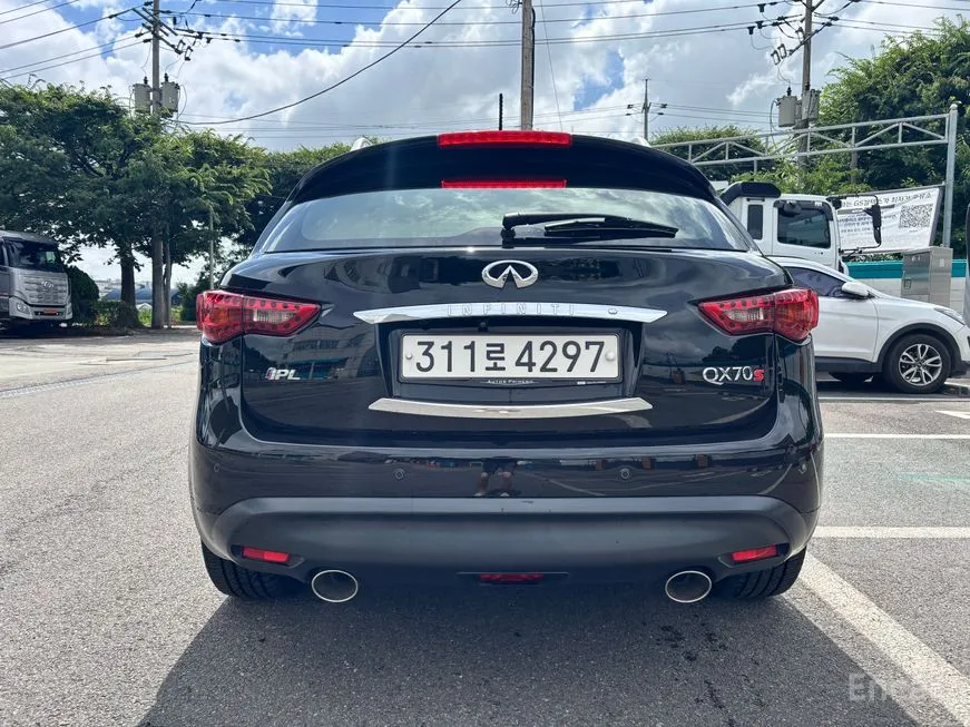 Infiniti QX70