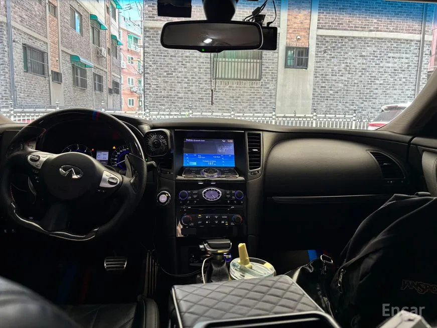 Infiniti QX70