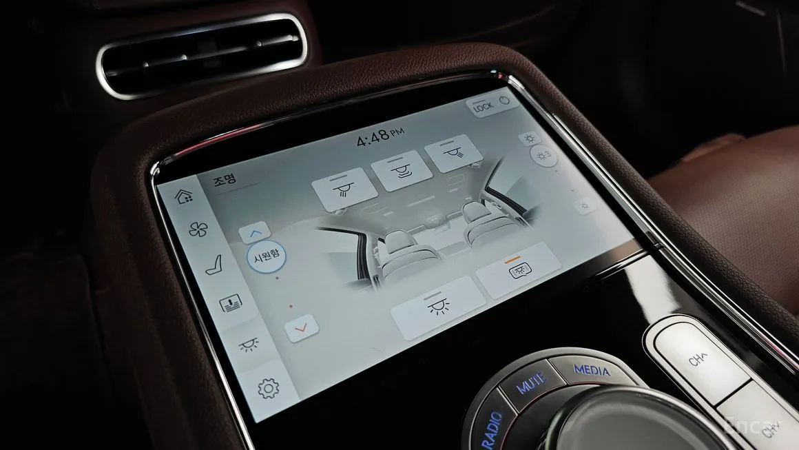 Genesis G90
