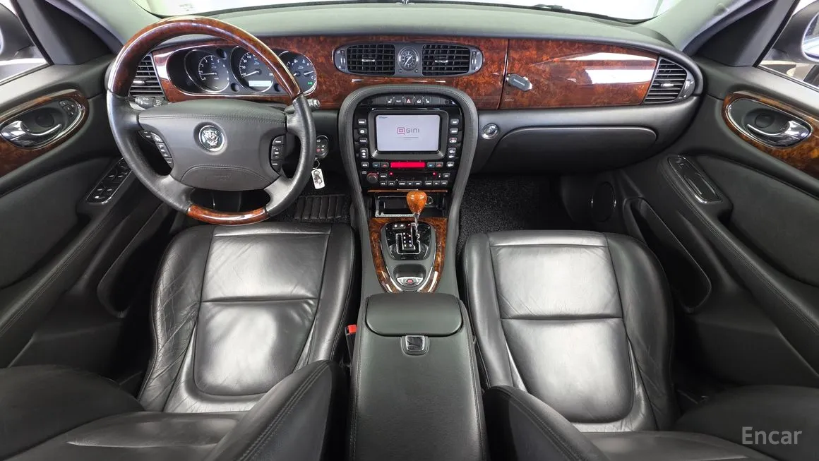 Jaguar XJ-8