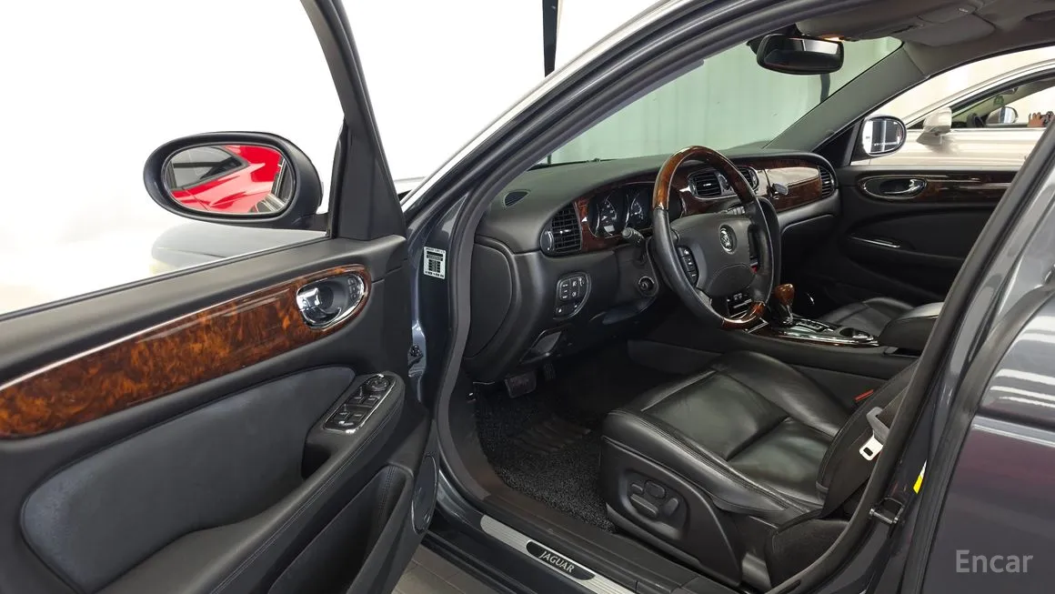 Jaguar XJ-8