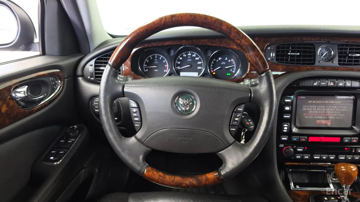 Jaguar XJ-8