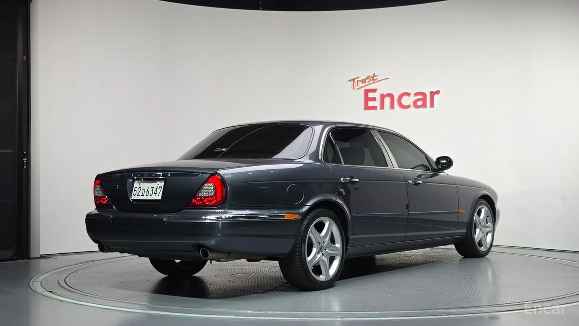 Jaguar XJ-8
